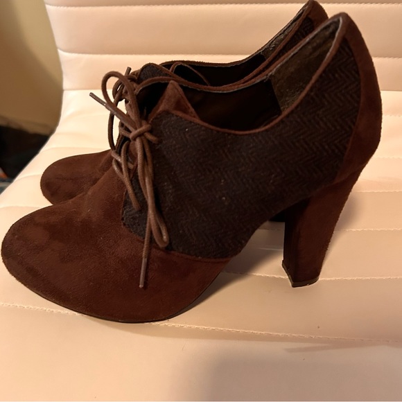 XOXO Jasmine Brown Suede shoes 👠 - Picture 3 of 5